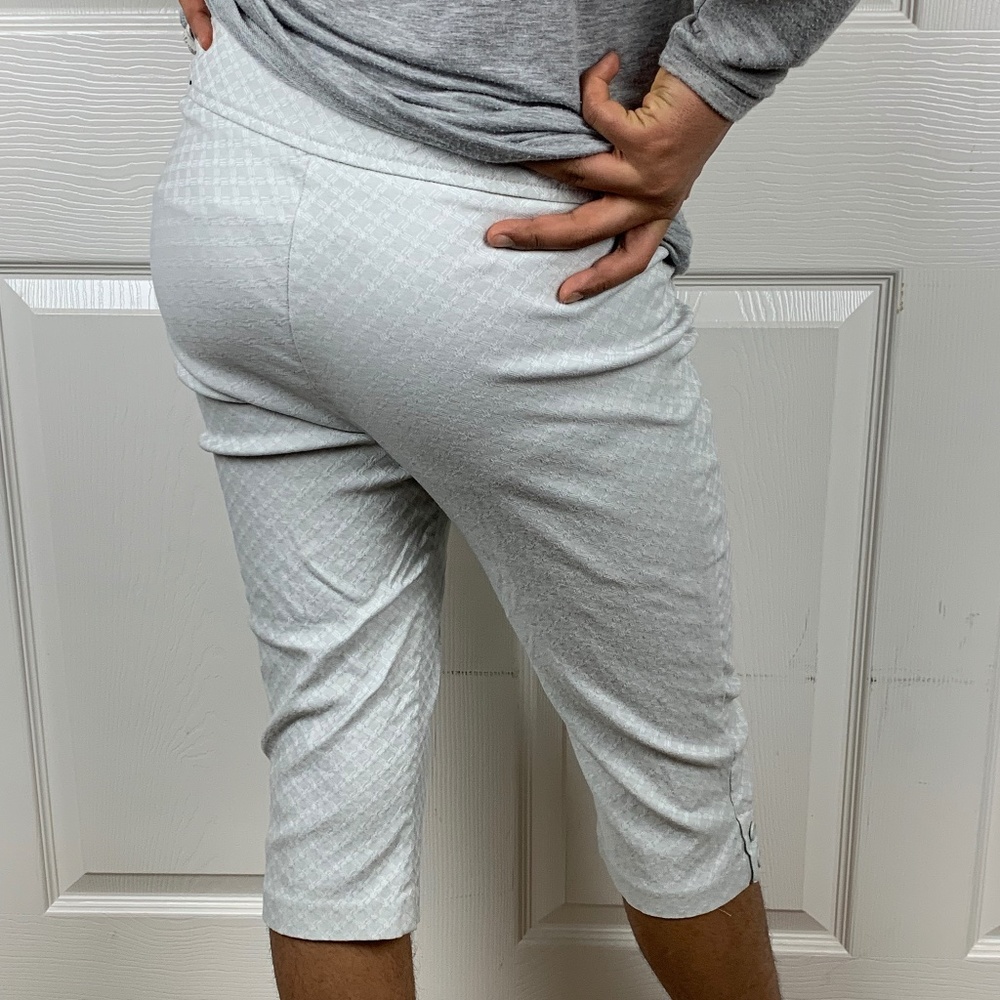 Patterned Capris Pants - Picture 2 of 2